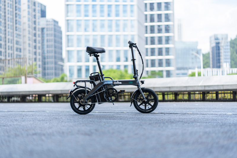 Side view of the Fiido L3 e-bike on concrete