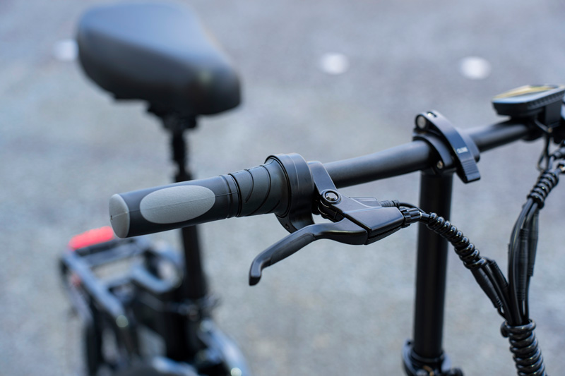 Close-up view of Fiido L3 e-bike handlebar